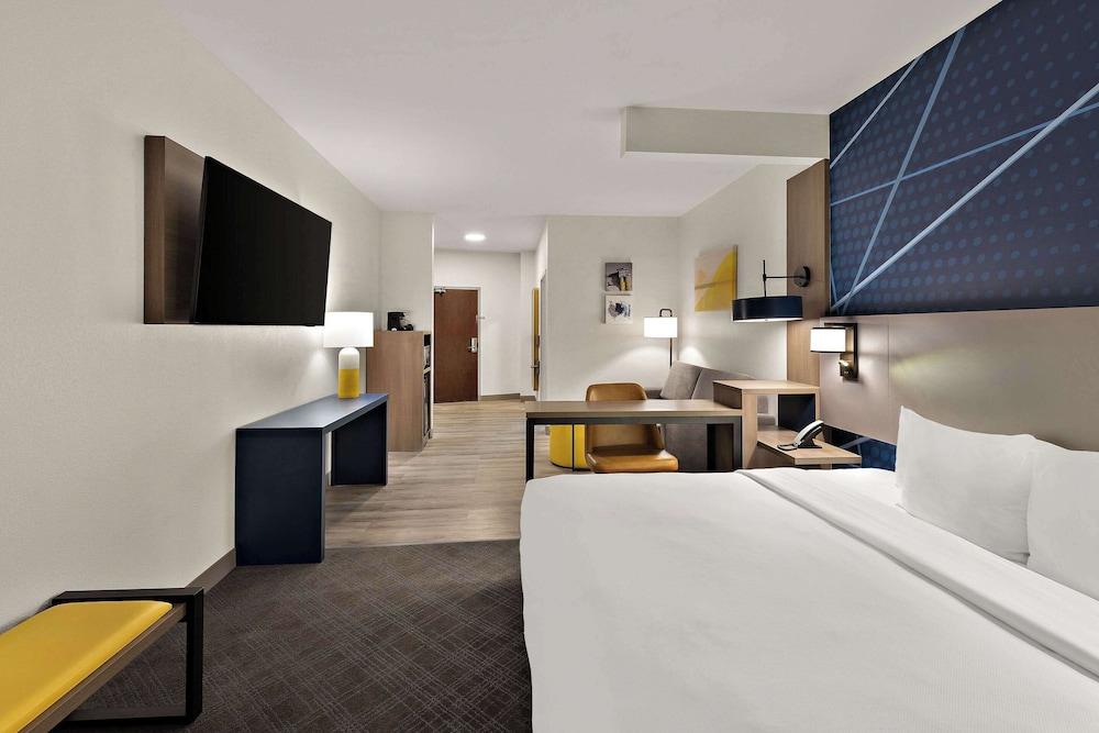 Comfort Suites Columbus East Broad