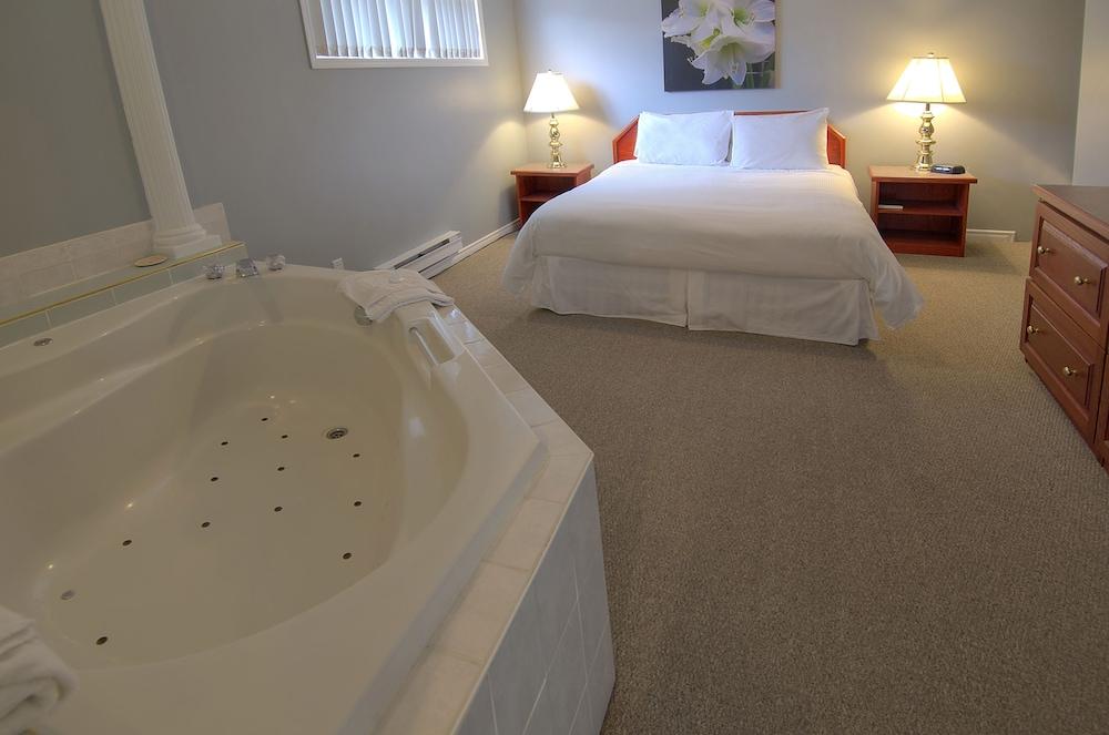 Tiki Shores Inn & Suites