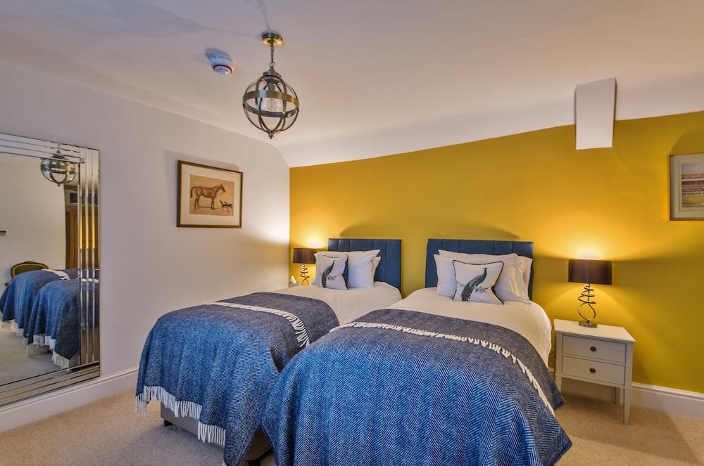 Marlborough Arms Hotel