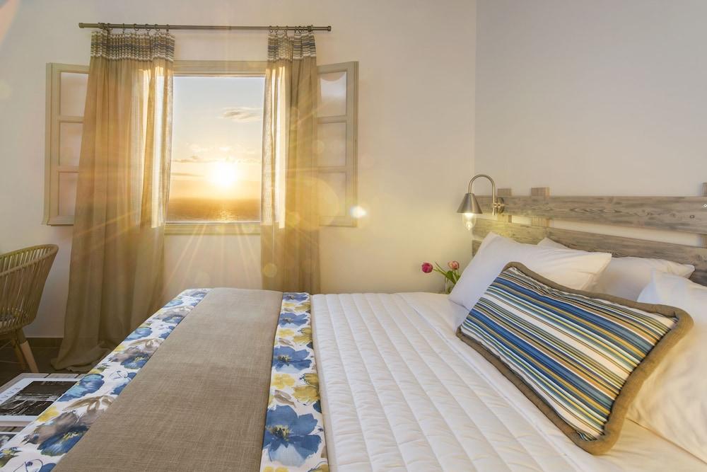 Caldera's Dolphin Suites