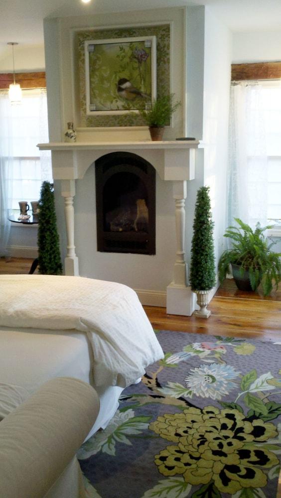 The Connecticut River Valley Inn