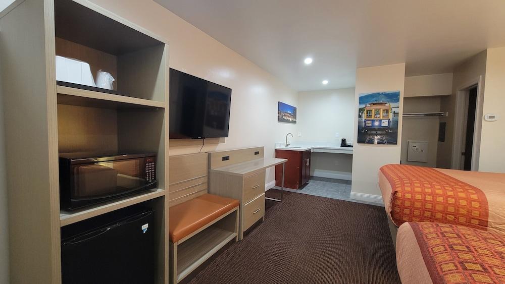 Presidio Parkway Inn