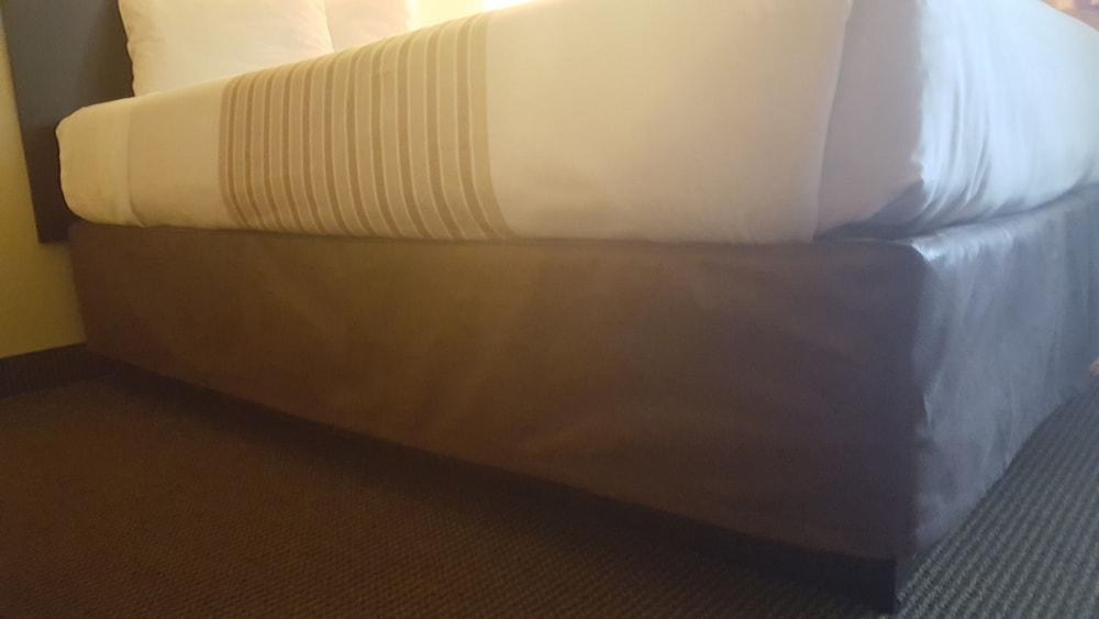 Suburban Studios Near Camp Lejeune