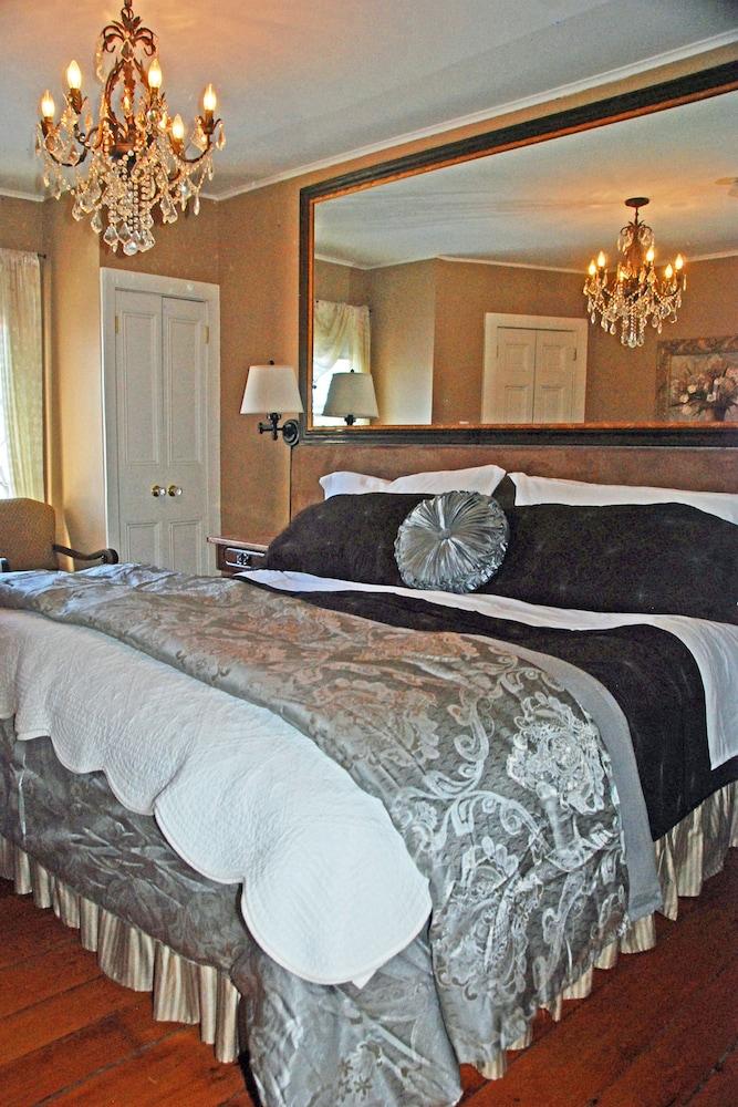 Apple Tree Historic B&B