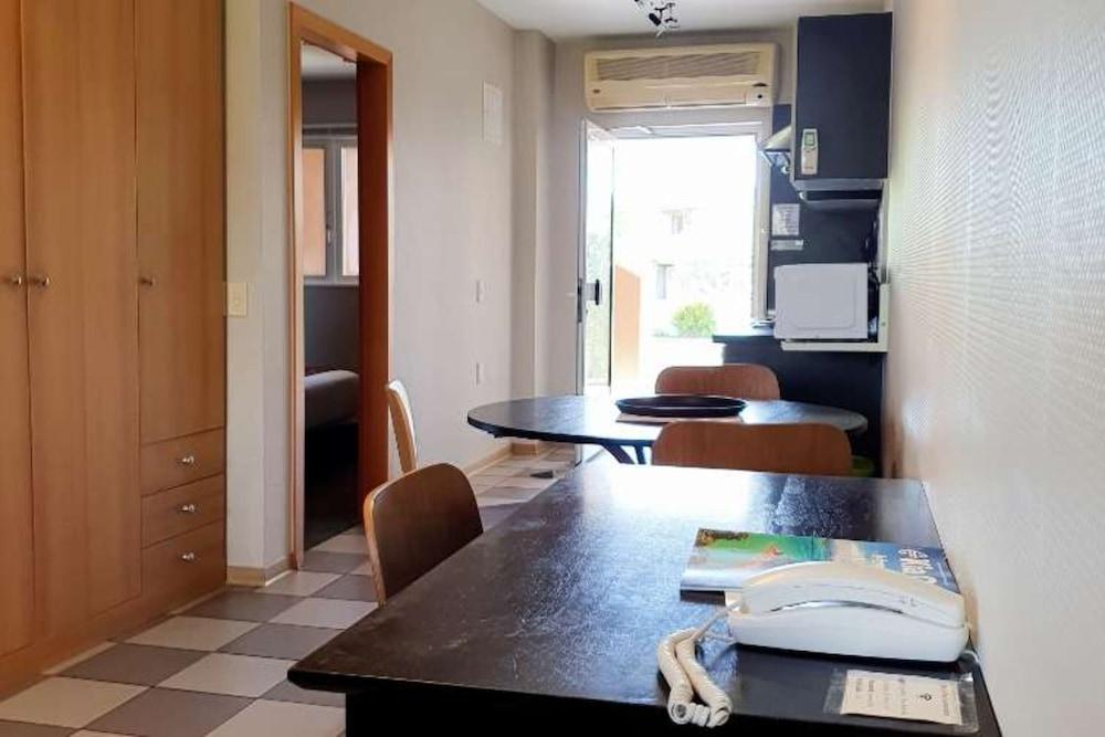 Admiralty Lodge Motel