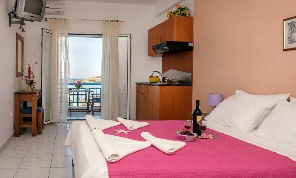 Athena Apartments & Studios