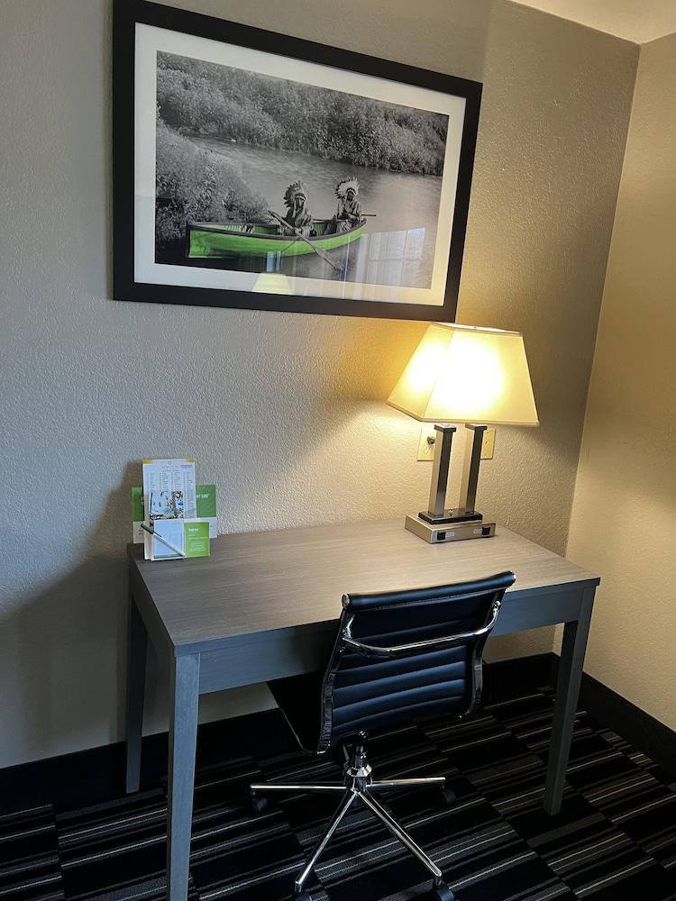 La Quinta Inn & Suites by Wyndham Ada