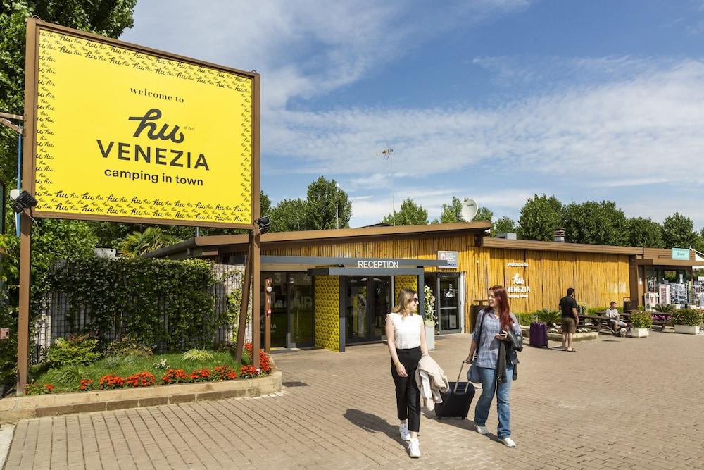 Hu Venezia Camping in Town