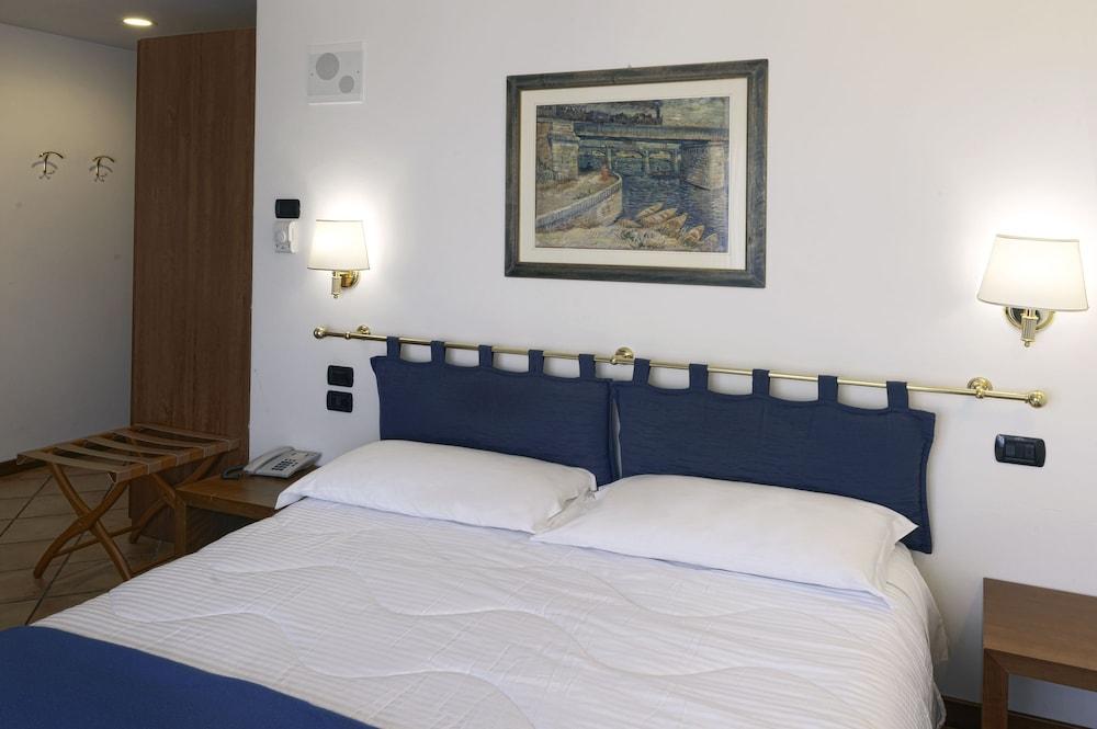 International Hotel & Suite