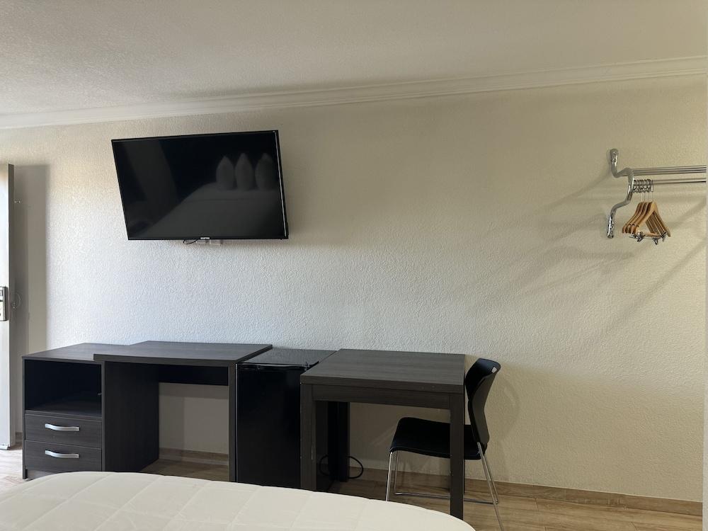 Baymont by Wyndham Bakersfield