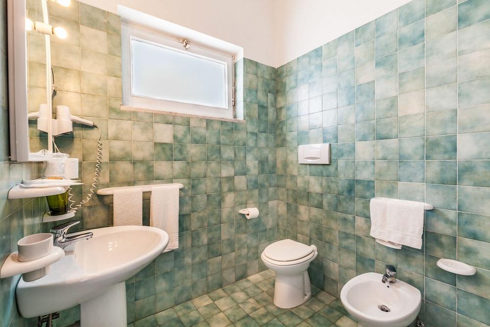 Hibiscus Hotel Residence