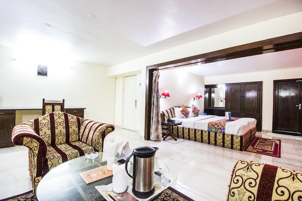 FabHotel Mayfair Inn