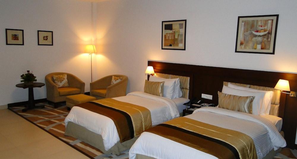 City Heart Sarovar Portico