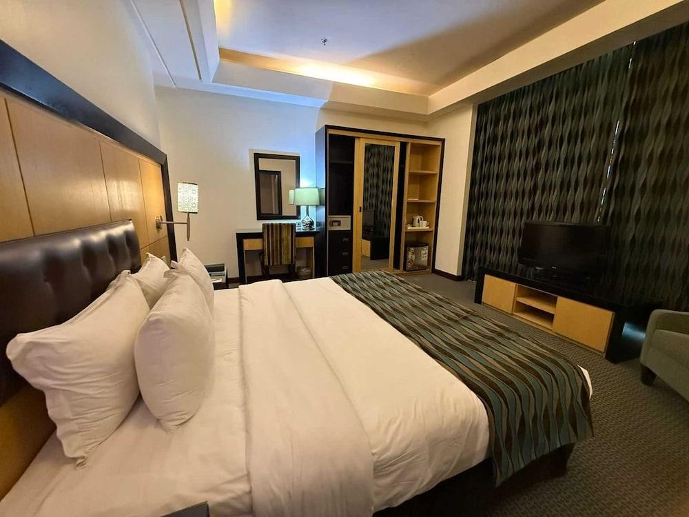 Sunday Business Avenue Formerly Rand Hotel