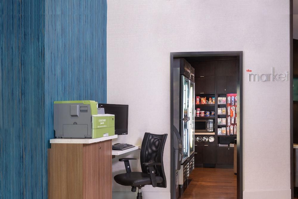 Courtyard by Marriott Greenville Downtown