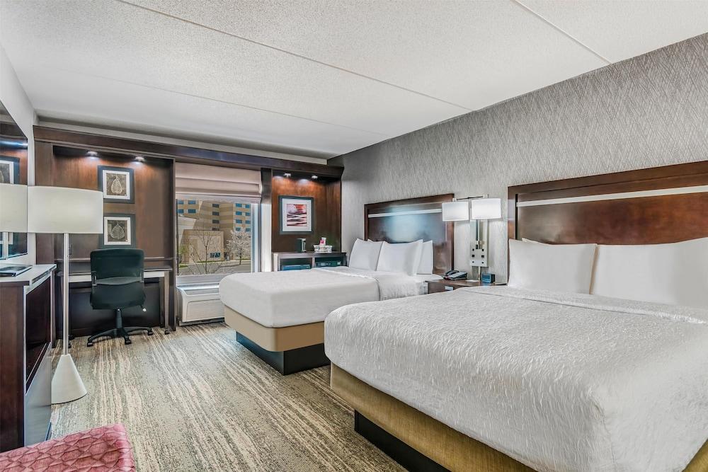 Hampton Inn & Suites Detroit / Airport - Romulus