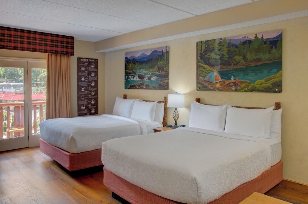 Bearskin Lodge on the River