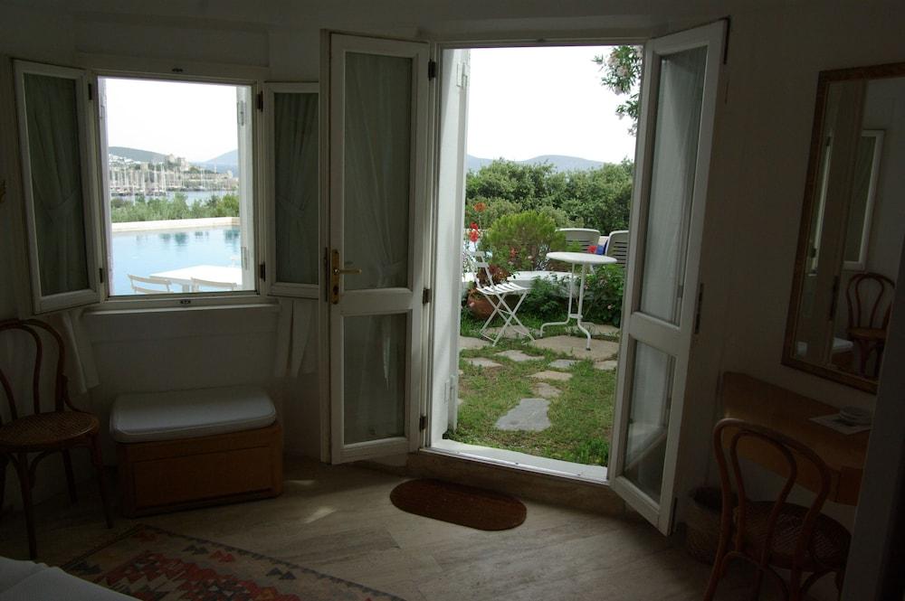 Antique Theatre Hotel