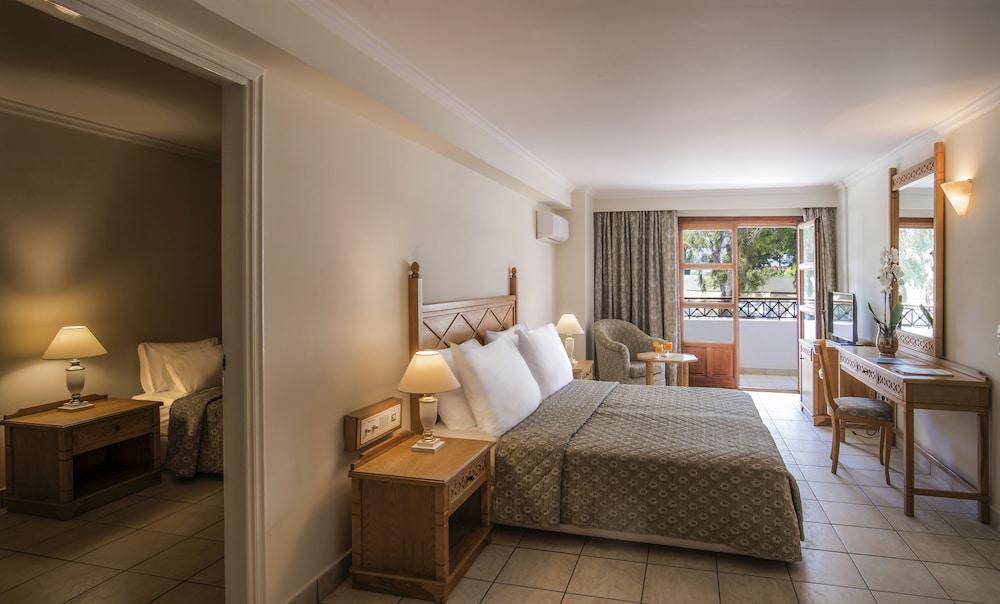 Canvas by Mitsis Petit Palais