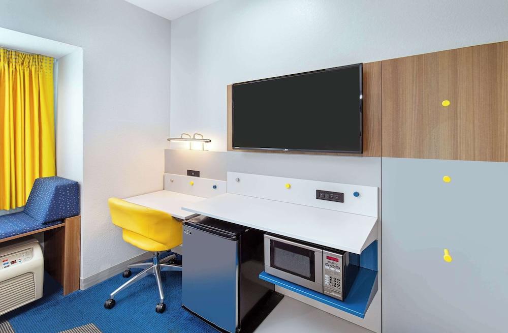 Microtel Inn & Suites by Wyndham Opelika