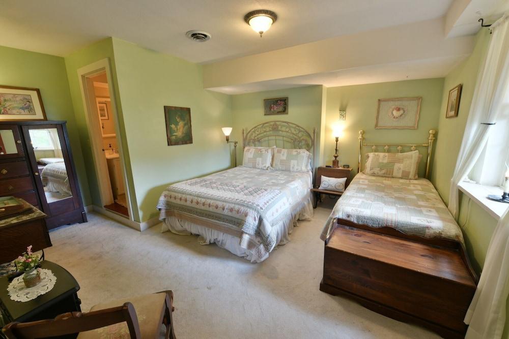 The Pines of Dresden B&B