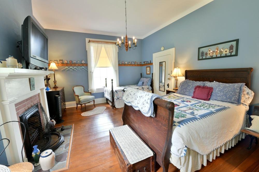 The Pines of Dresden B&B