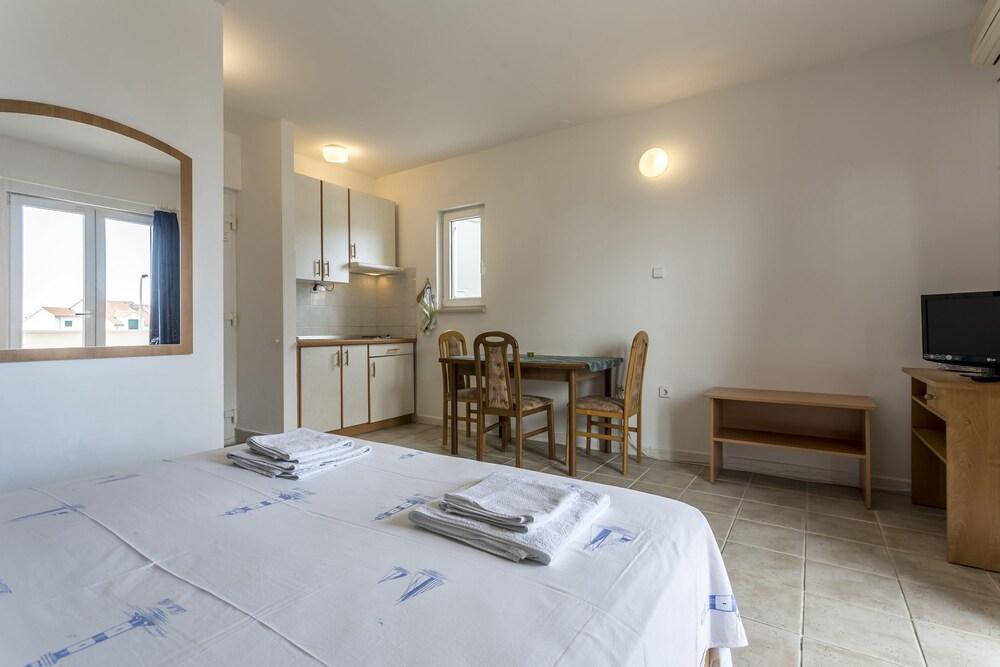 Bol apartments Gospojica