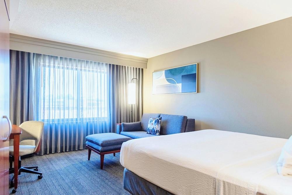 Courtyard by Marriott Biloxi North/D'Iberville