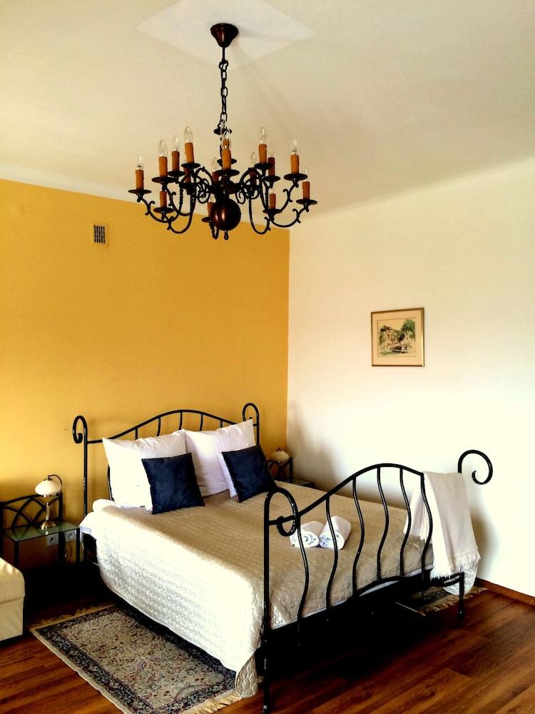 Dom Literatury Pokoje Gościnne