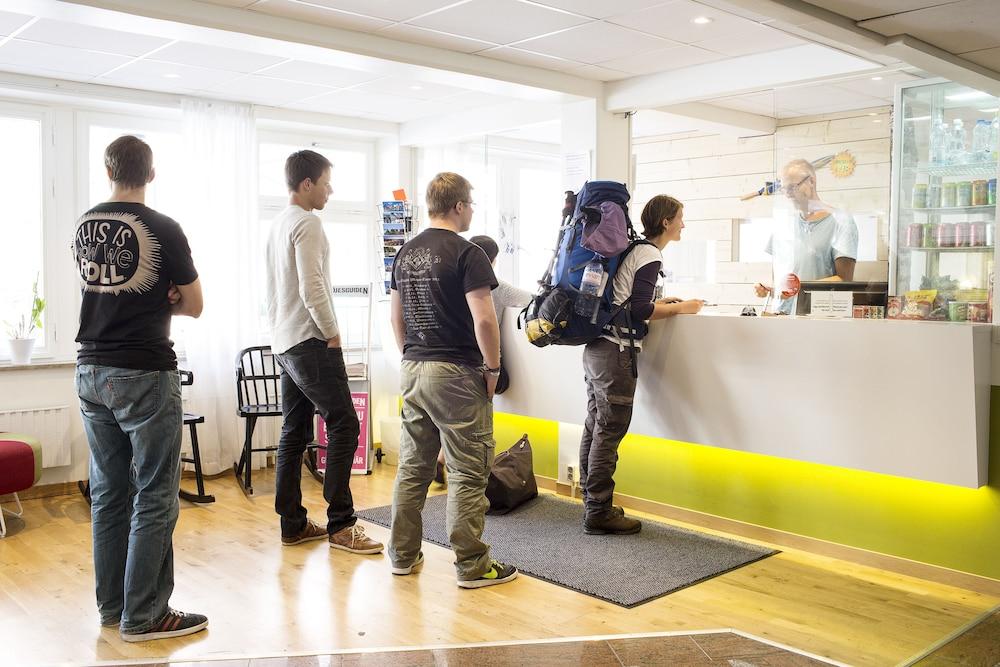 Slottsskogens Vandrarhem & Hotell