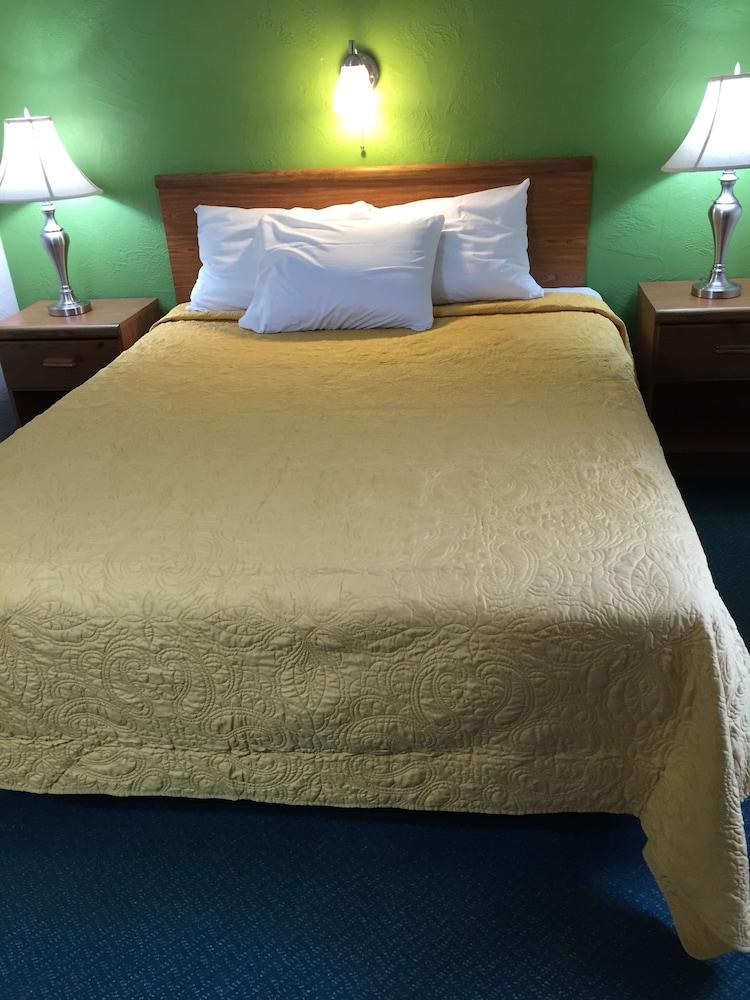 East Street Inn & Suites Tipton