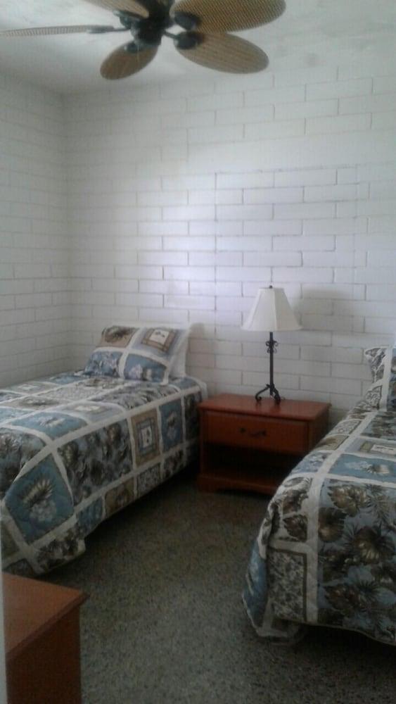 Astor Bridge Marina & Motel