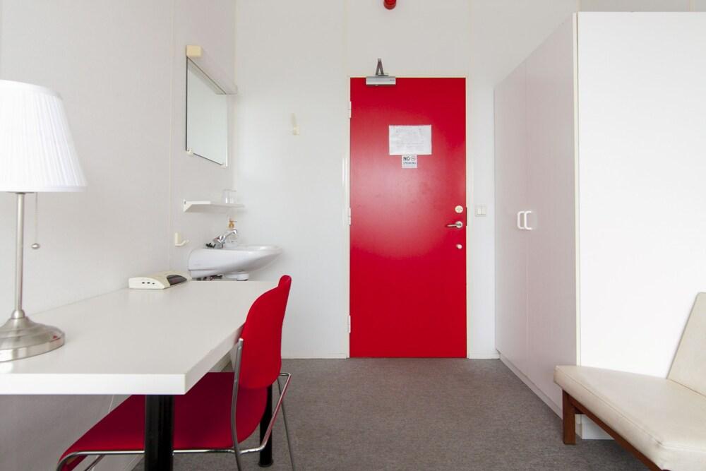 101 Guesthouse Hotel