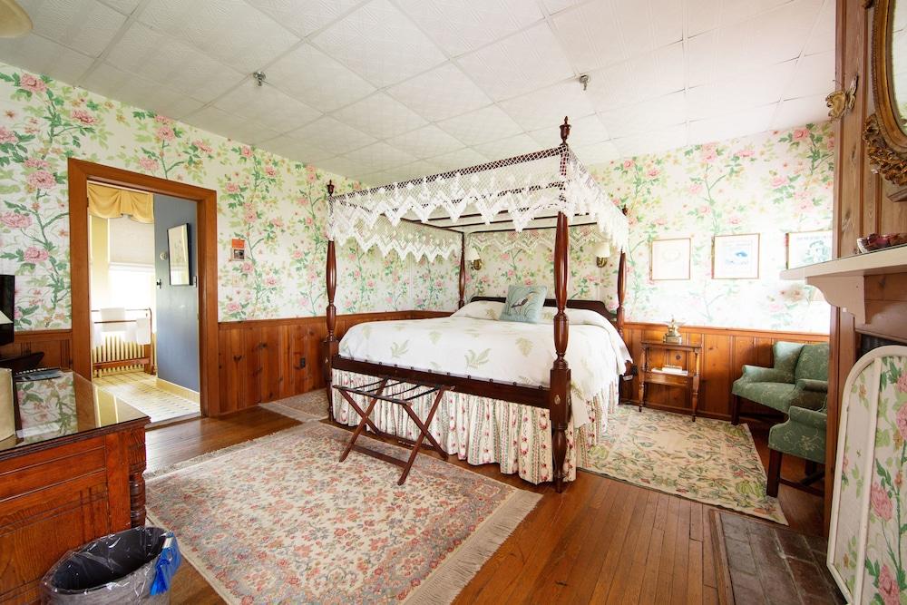 Sandaway Suites & Beach