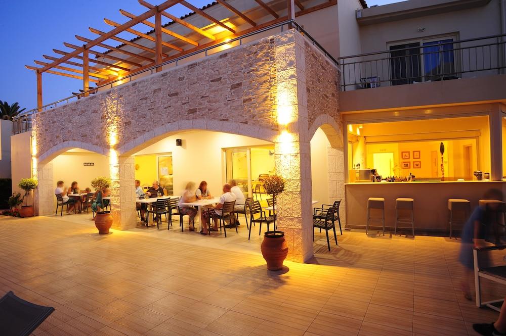 Maravel Star Art Hotel