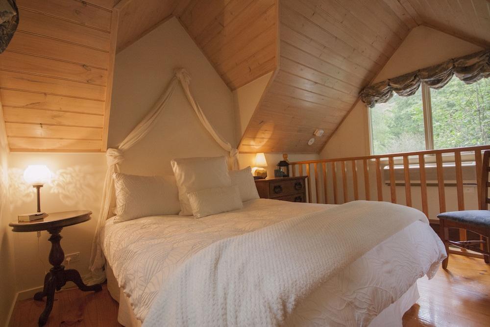 Cottages at Monreale