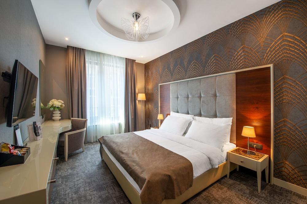 Crystal Hotel Belgrade