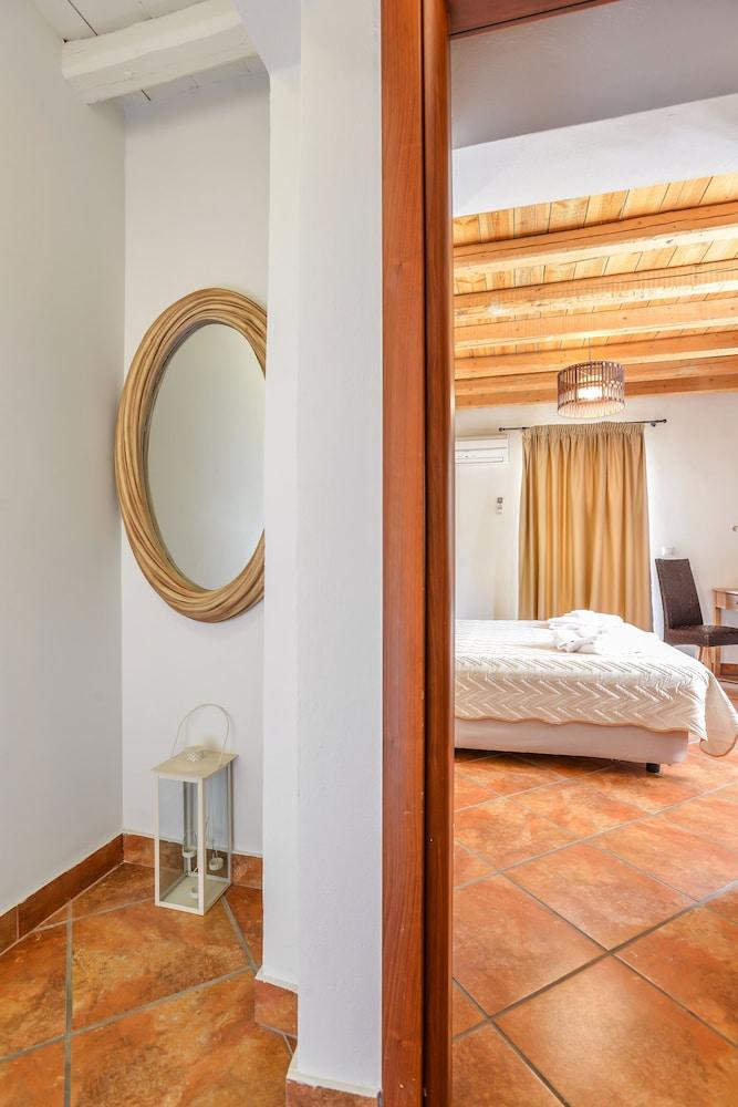 Varos Village Boutique Hotel