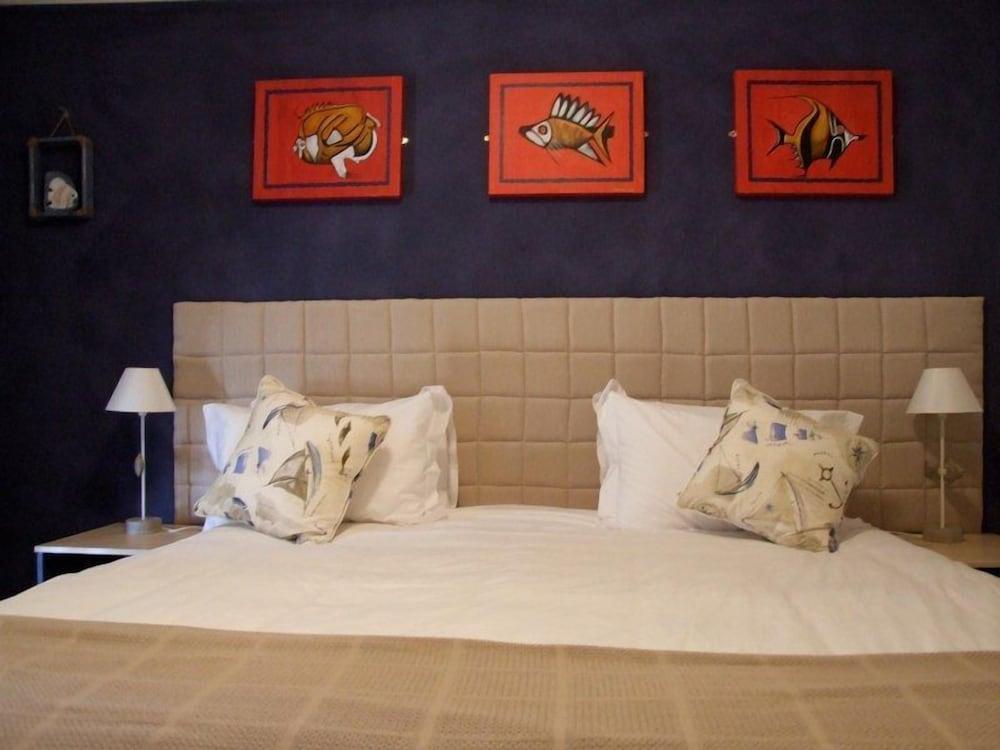 The Wacky Bush Lodge