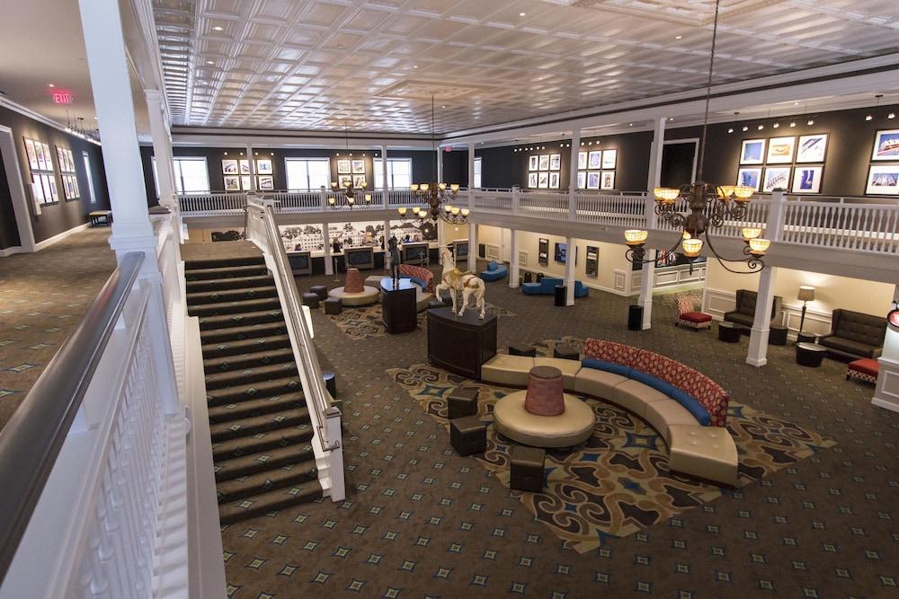 Cedar Point's Hotel Breakers