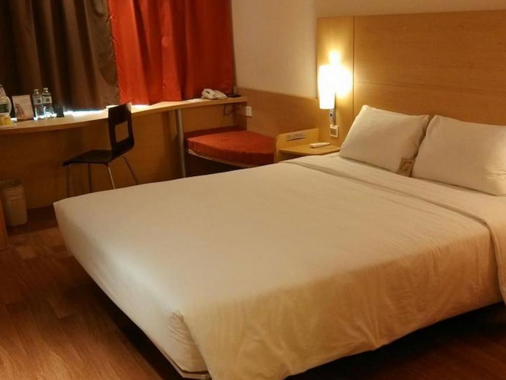 ibis Chengdu Yongfeng Hotel