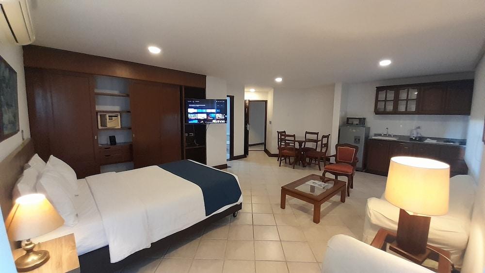 Travelers Apartamentos & Suites Castellón de Juanambú