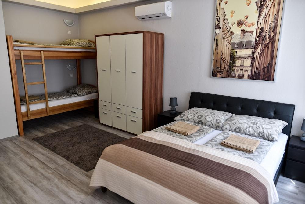 Corvin Point Rooms and Apartments