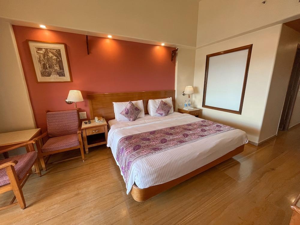 Acron Candolim Regina