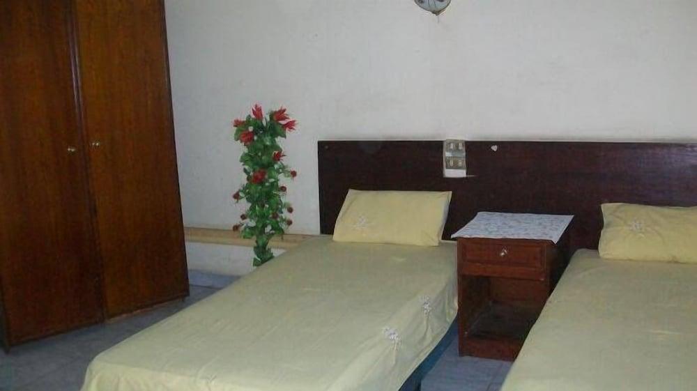 Regent House - Hostel