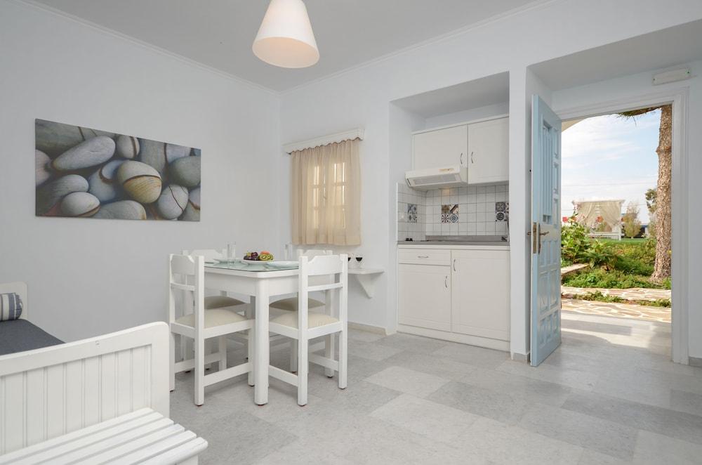 Birikos Studios & Apartments