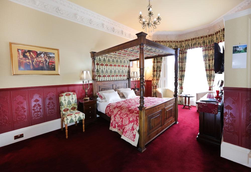 Lauderville Guest House