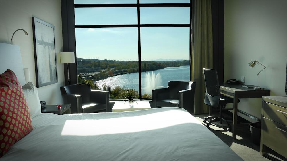 Grand Times Hotel Sherbrooke