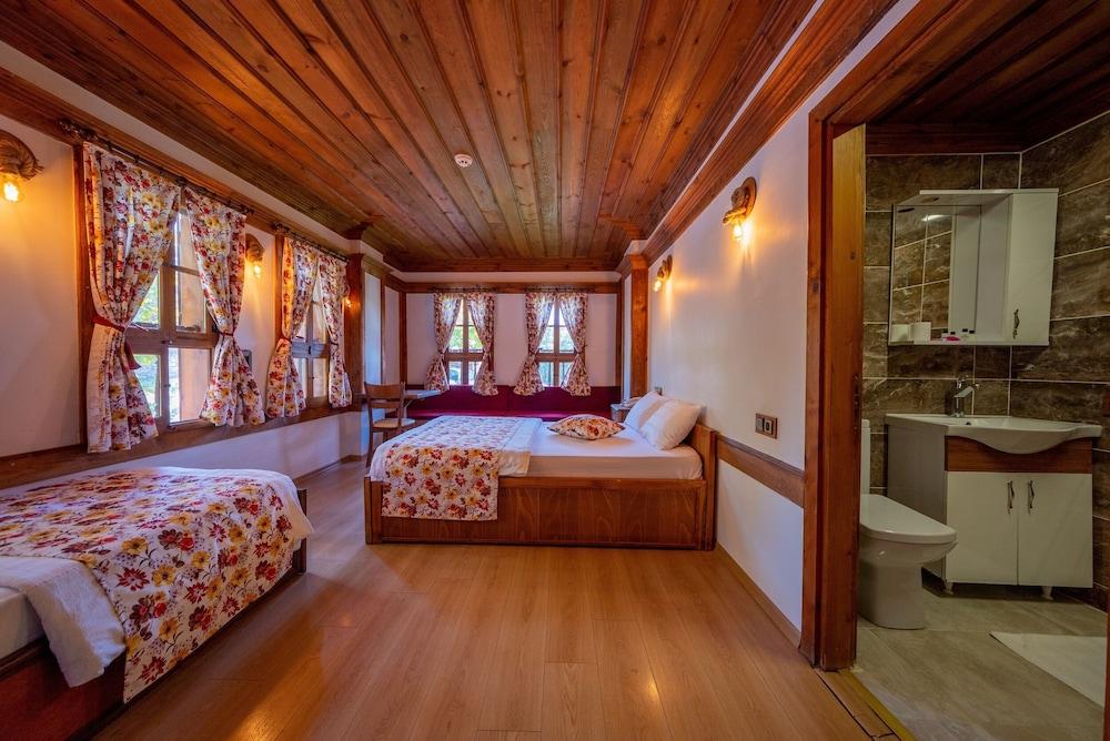 Cesmeli Konak Garden