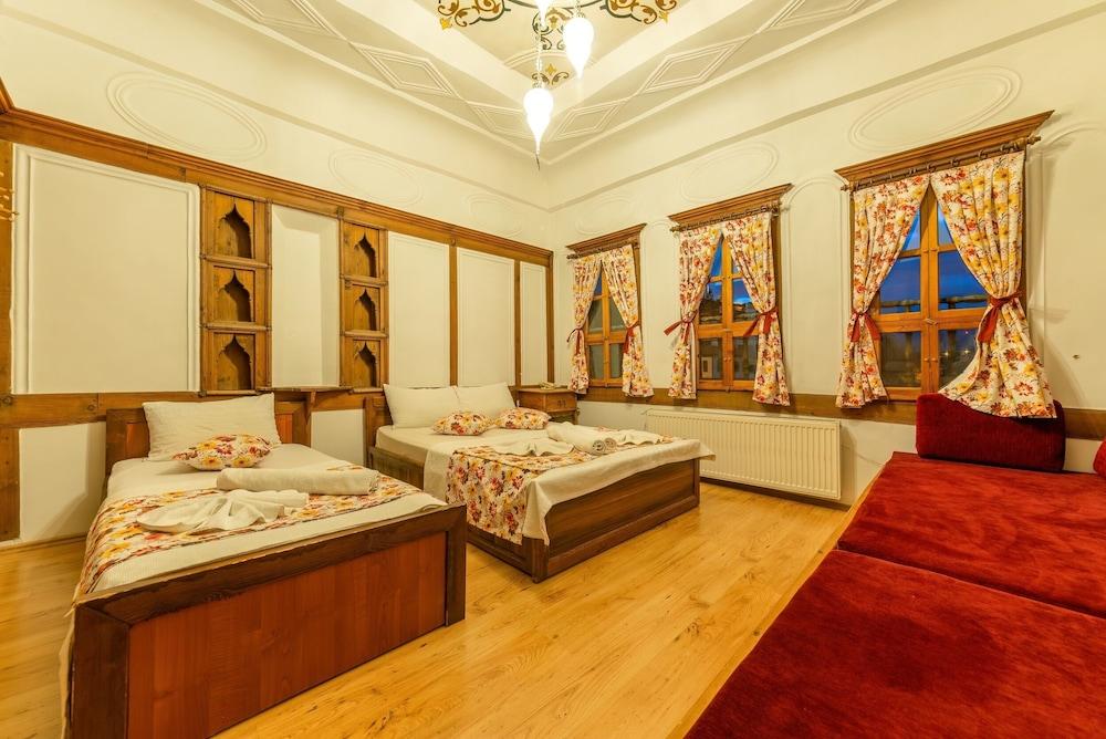 Cesmeli Konak Garden